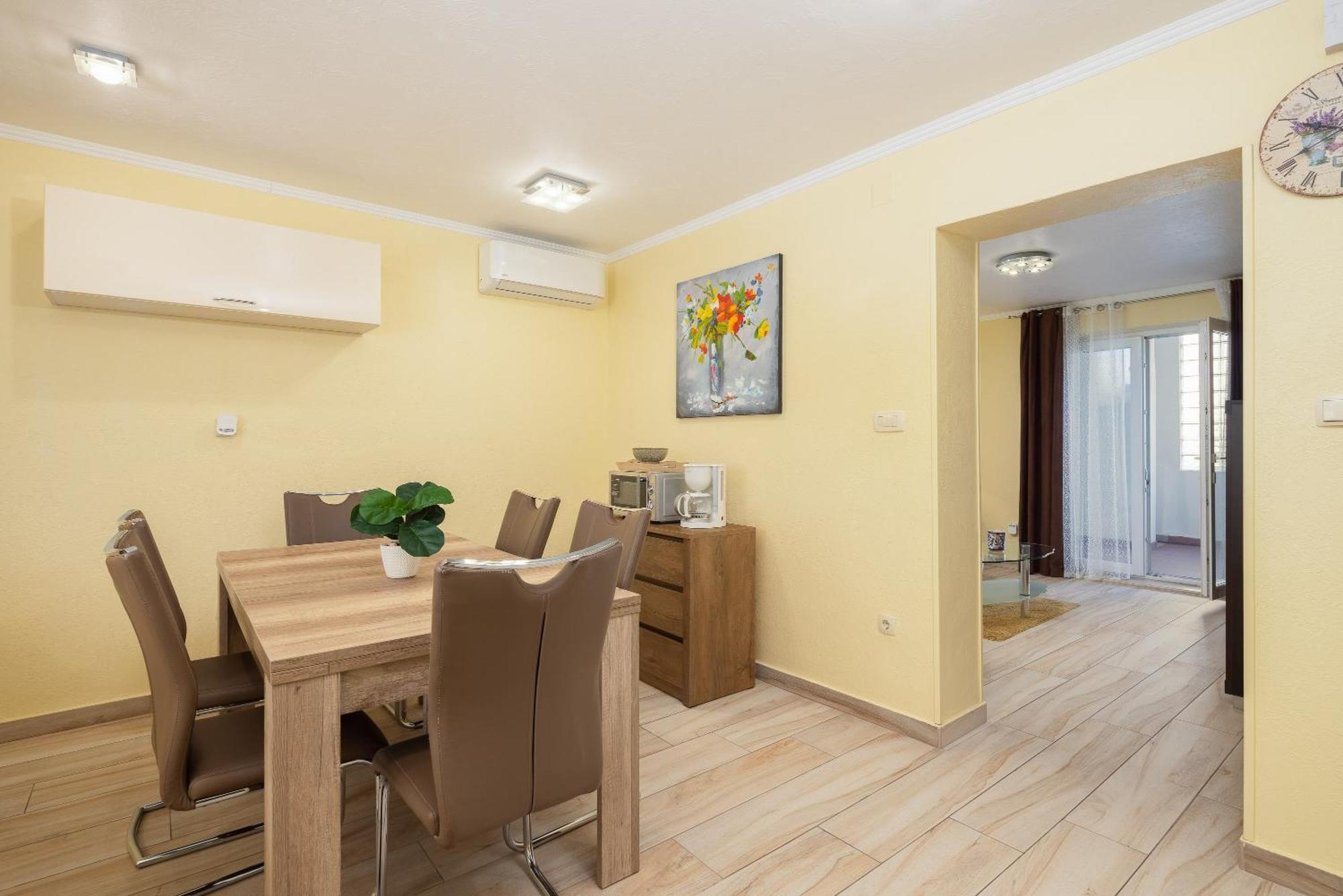 Perla Apartment - 2 Min To The Beach & Free Parking Makarska Buitenkant foto