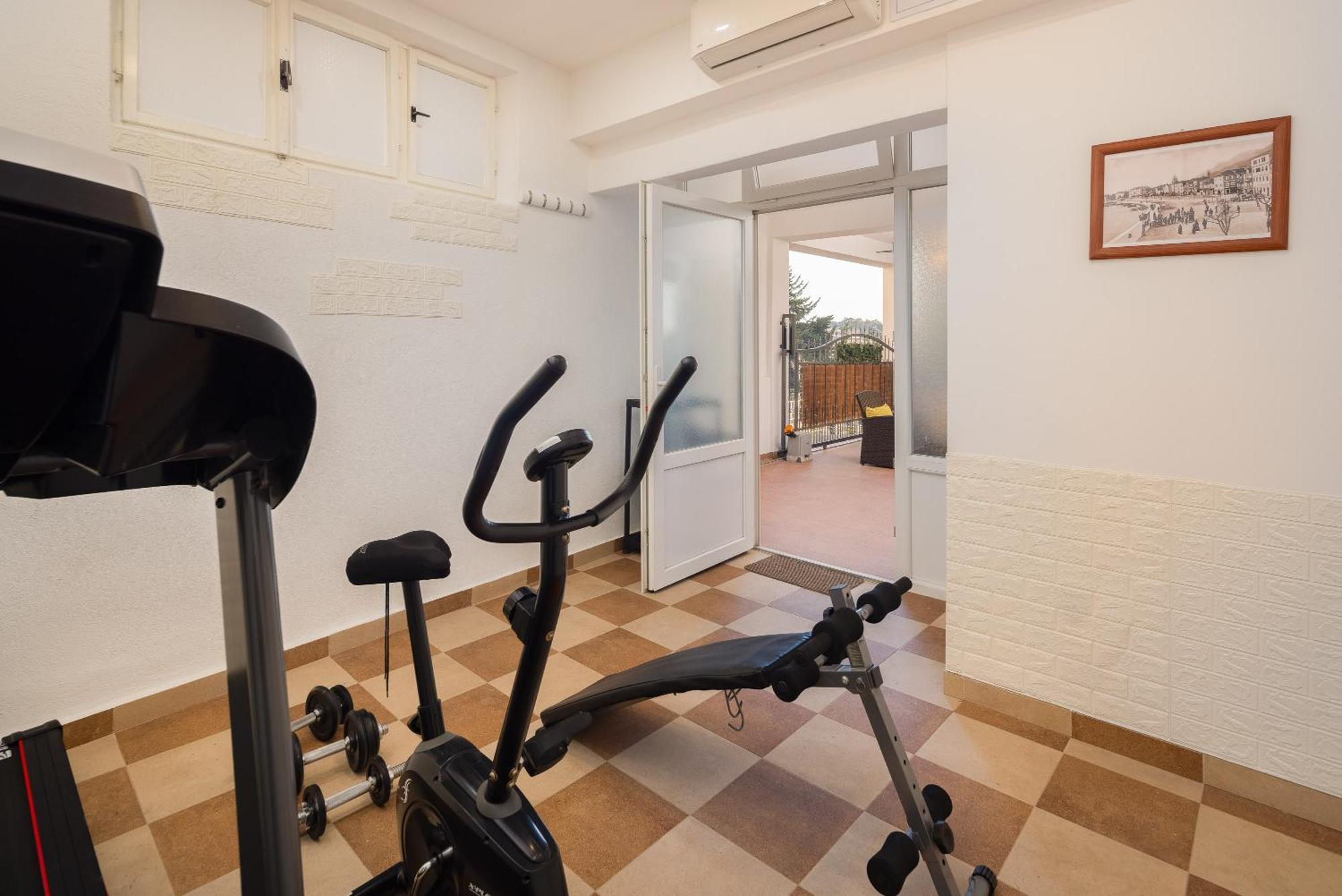 Perla Apartment - 2 Min To The Beach & Free Parking Makarska Buitenkant foto