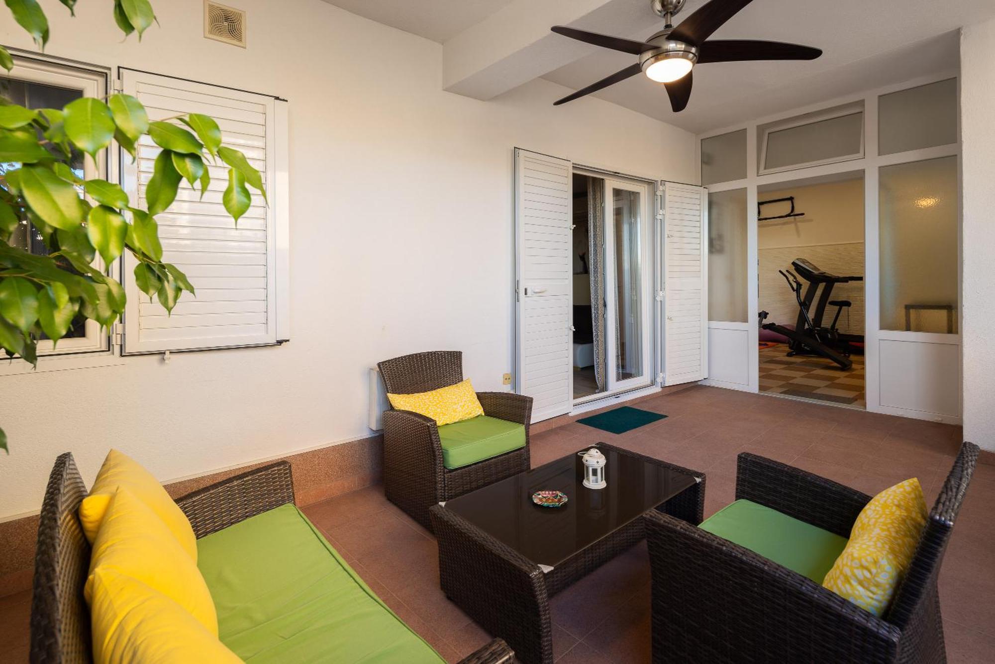 Perla Apartment - 2 Min To The Beach & Free Parking Makarska Buitenkant foto